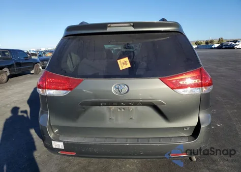 2013 Toyota Sienna Le from USA, damaged, VIN 5TDKK3DC9DS290153